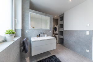Bad mit Dusche (1. OG)