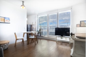 Wohnzimmer -/ Esszimmer