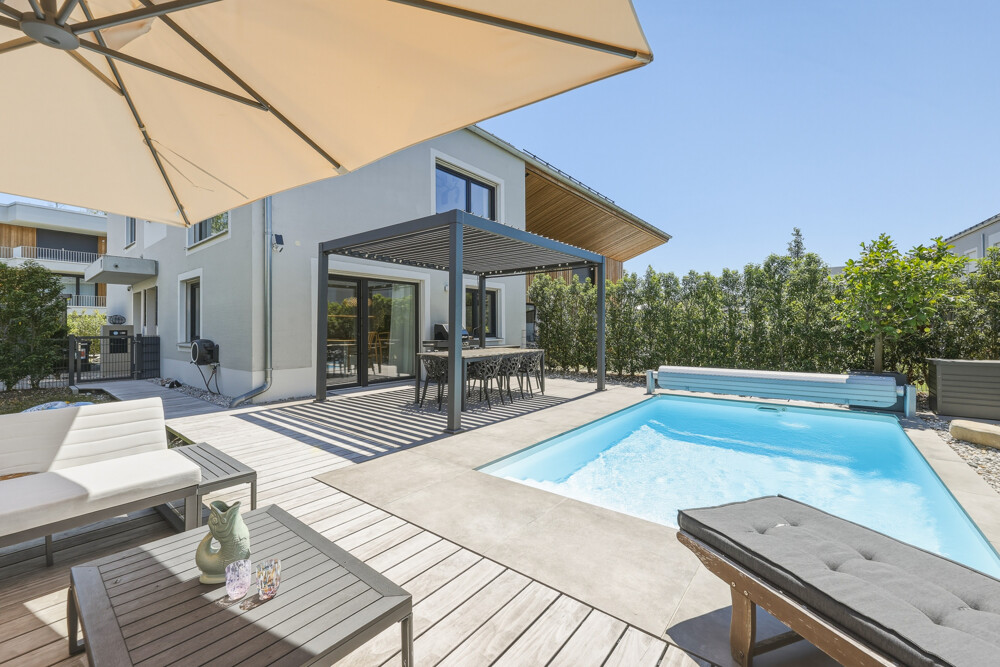 Westterrasse mit Pool